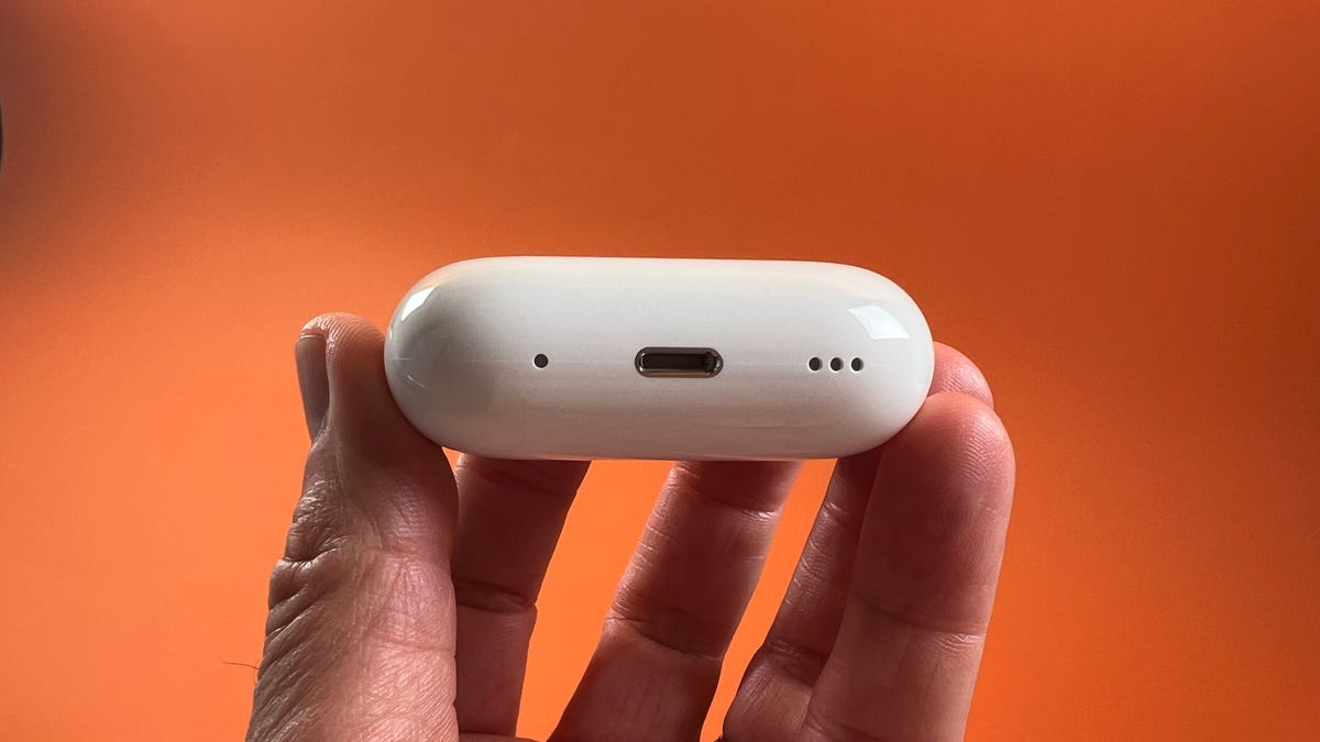 airpods-pro-2-charging-case-speaker